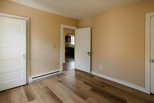Building Photo - 714 Helmholz Ave