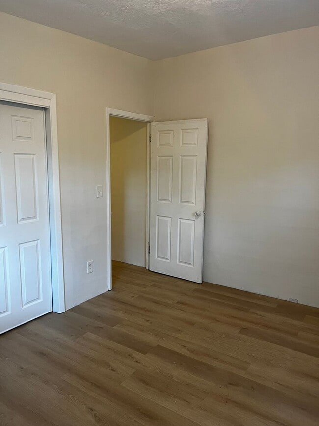 Building Photo - Duplex near Bumby/Michigan