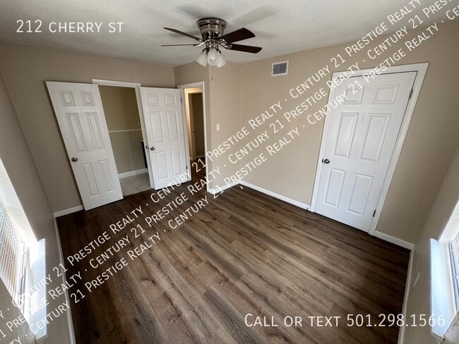 Building Photo - 212 Cherry St