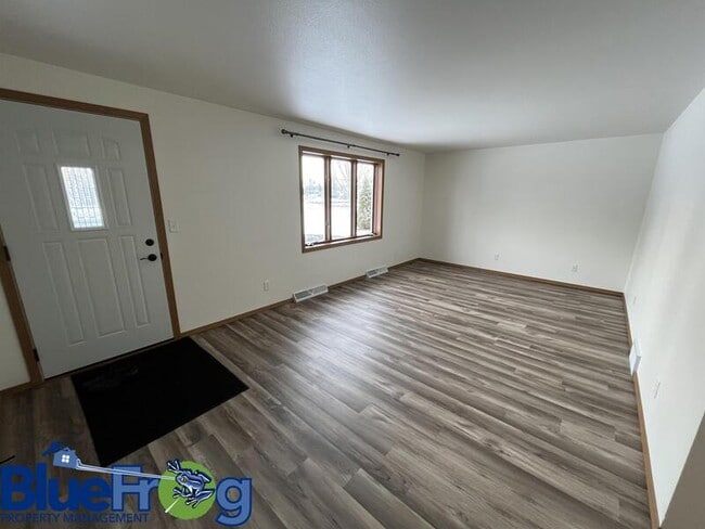 Building Photo - 646 Woodlawn Dr