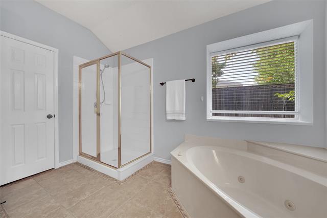 Building Photo - 421 Parkshire Dr