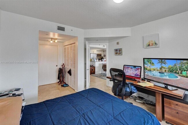 Building Photo - 19501 W Country Club Dr