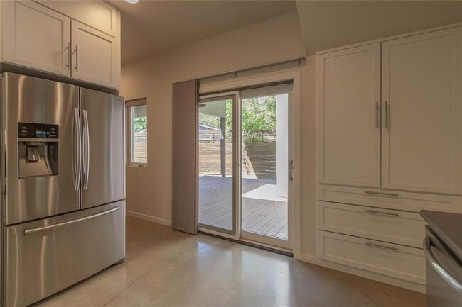 Building Photo - 1702 Forest Hill Dr