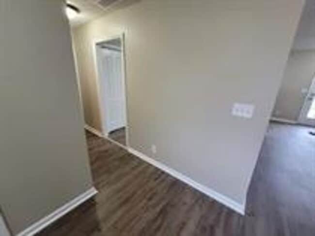 Building Photo - Cozy & Spacious 3 Bedroom Home with Garage and Private Backyard