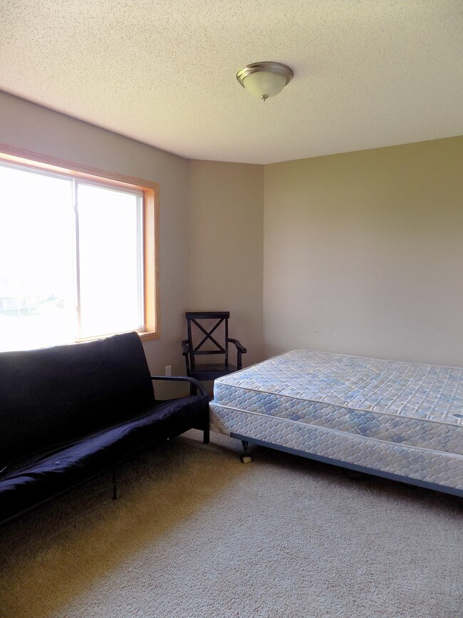 Building Photo - 9136 Goodrich Dr