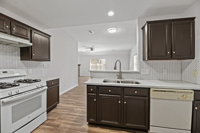 Building Photo - 18210 Beaverdell Dr