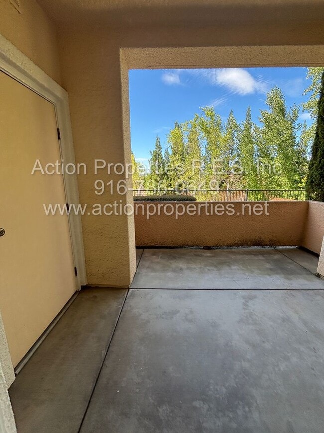 Building Photo - East Roseville - Gated Phoenician - Great ...