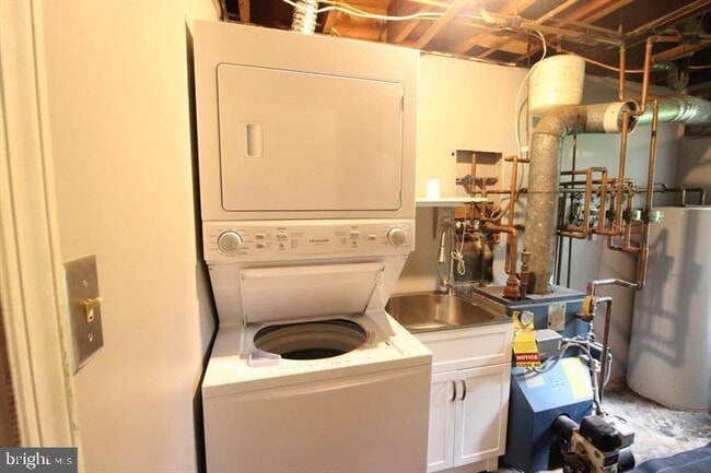 Building Photo - 4401 Jackson Pl