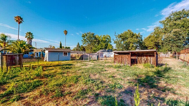 Building Photo - 1720 Ditty Ave