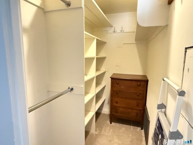 Building Photo - 3 Yost St