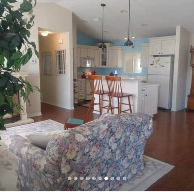 Kitchen open to living room - 13635 SE 89th Ave