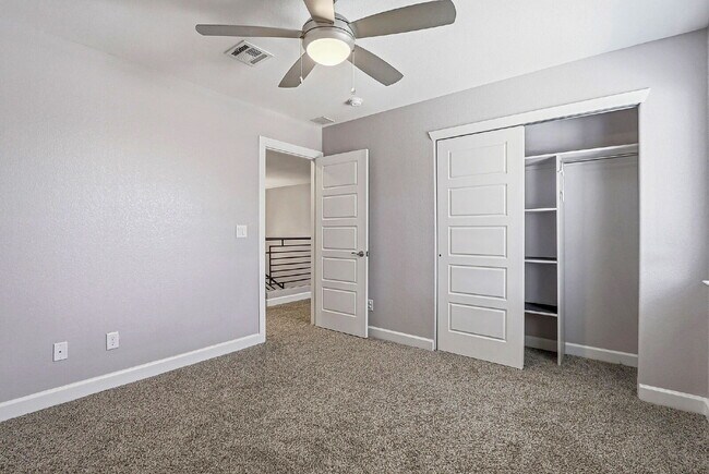 Building Photo - 3 bedroom with flex room available in Horizon City