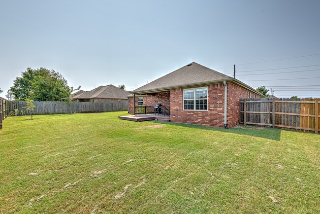 Building Photo - 1801 SW Ashbury St