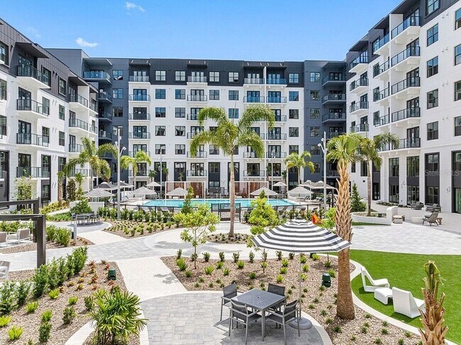 Building Photo - 425 Centerpointe Cir