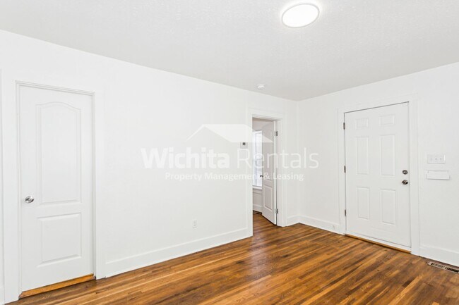 Building Photo - 3 bedroom 1 bath home