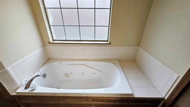 Building Photo - 417 E Plantation Terrace