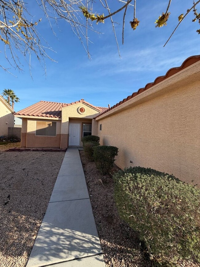 Building Photo - 3 bedroom single story home with no HOA