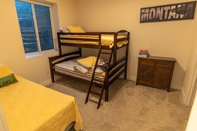 Building Photo - Jones - Fully Furnished Condo on the River Available Mid Sept - Mid May Only