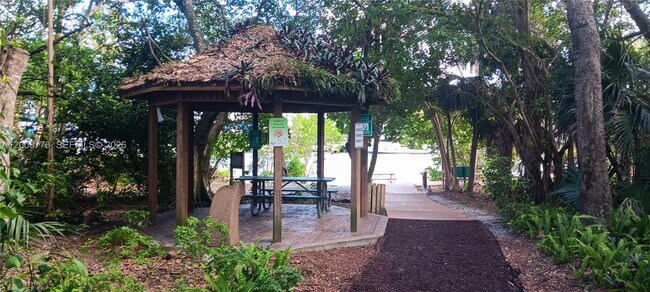 Building Photo - 1600 SW 14th St