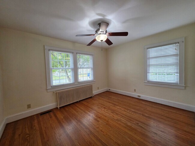 Building Photo - Charming brick ranch in Ellsworth