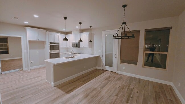 Building Photo - 26 Balmoral Cir