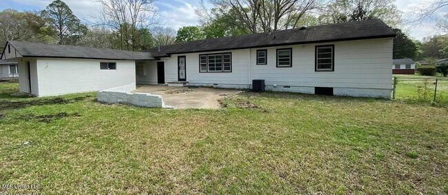 Building Photo - 160 Wildwood Cir