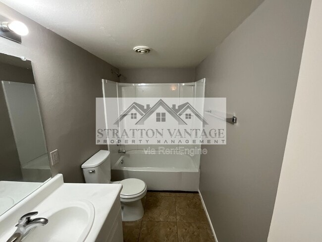 Building Photo - 810 E Colter St