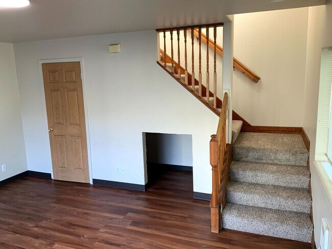 Building Photo - 2 Bedroom in Bethel-Danebo Area