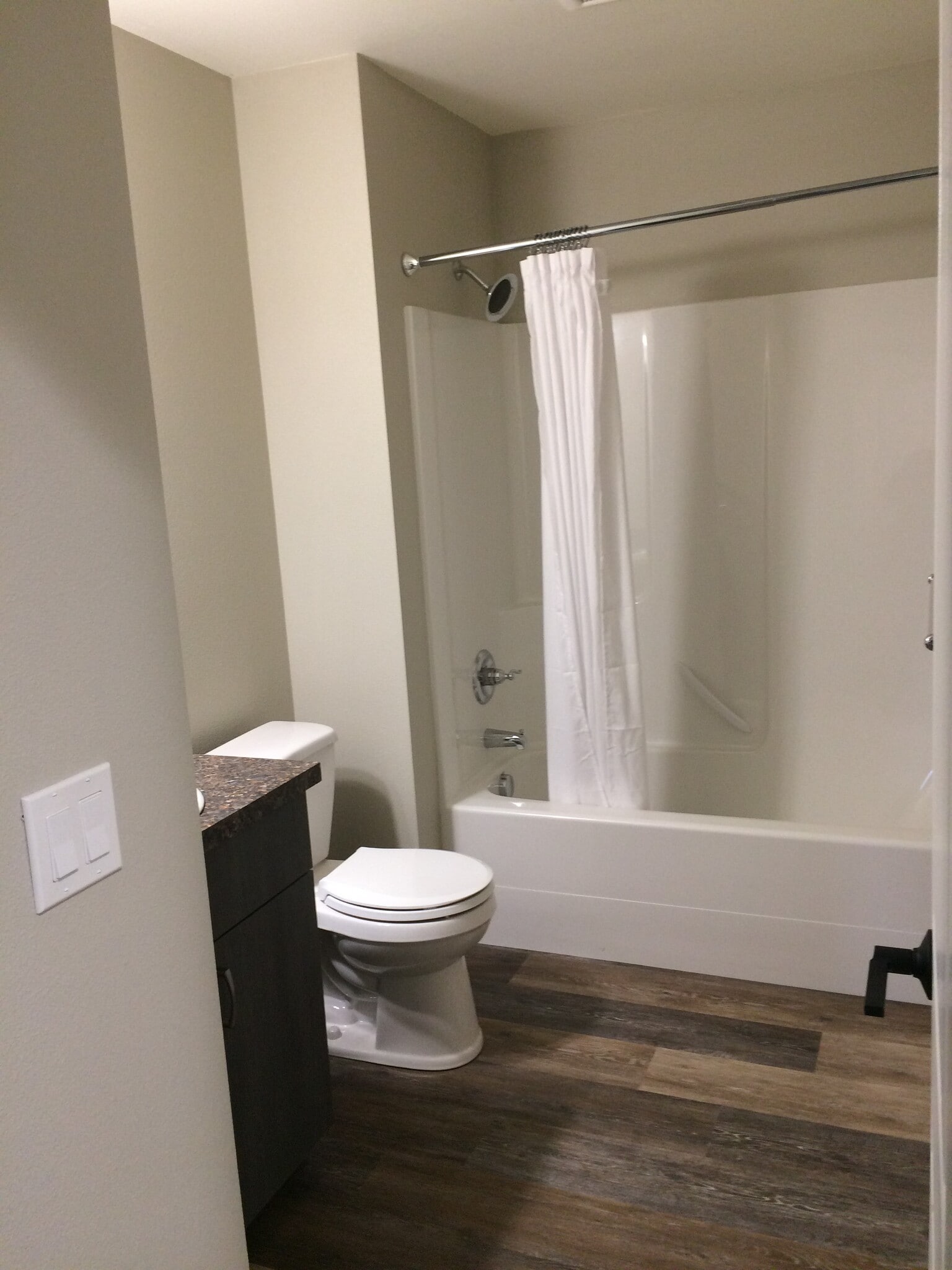 Hallway Bathroom - 5819 NE 162nd Ave