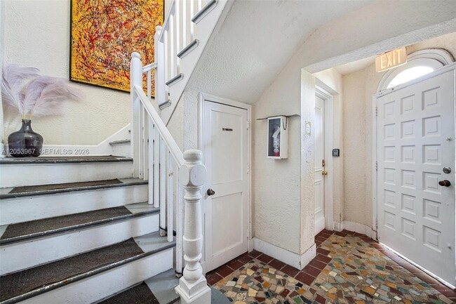 Building Photo - 39 Sidonia Ave