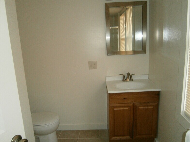 Building Photo - 203 Williams St