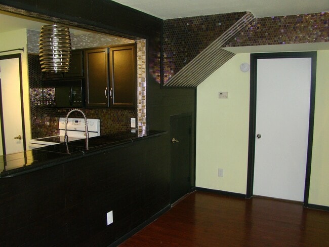 Primary Photo - 30 E Brown Rd