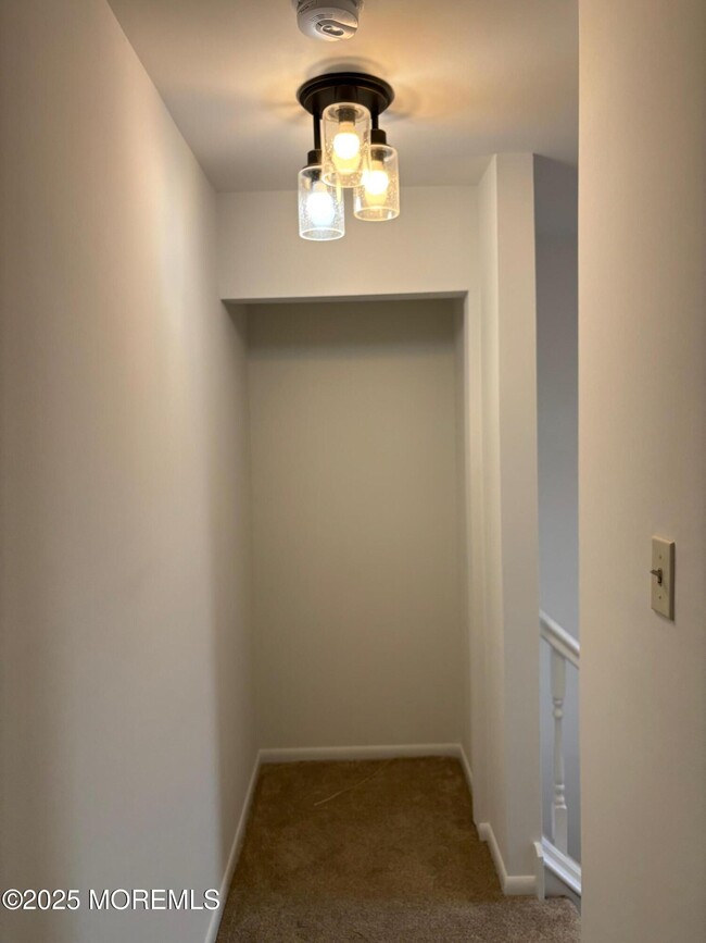 Building Photo - 39 Pin Oak Ln