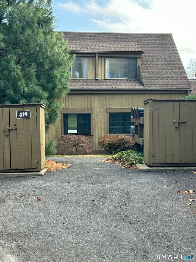 Building Photo - 419 Heritage Vlg