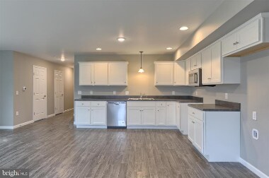 Building Photo - 18 Chloe Dr