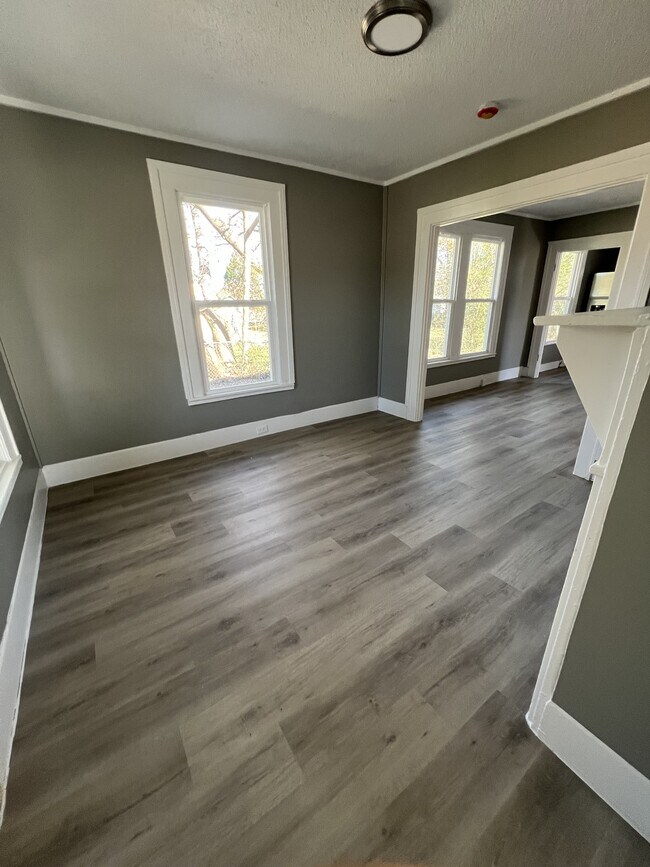 Building Photo - 726 Henderson Ave