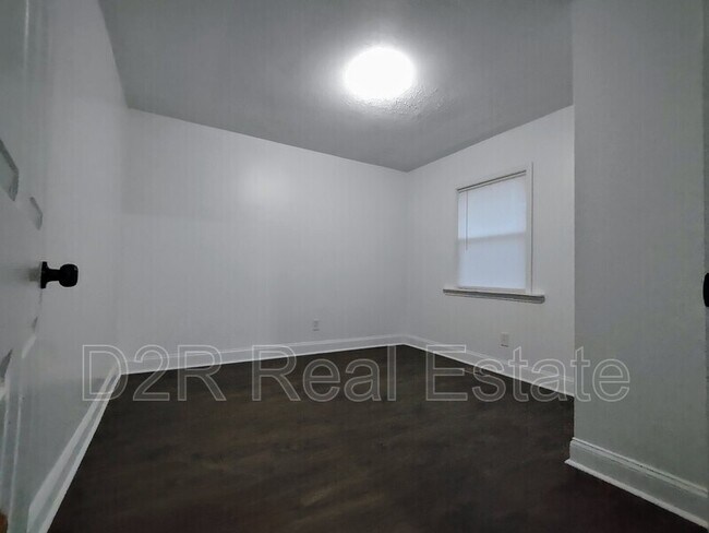 Building Photo - 7911 Southfield Dr