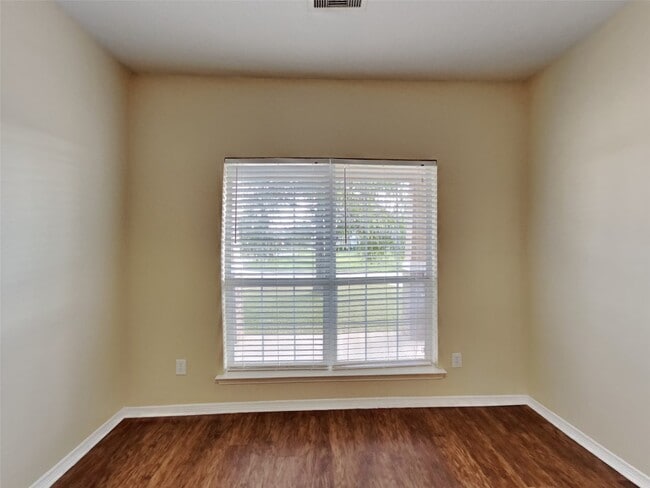 Building Photo - 1101 Shadow Glenn Dr