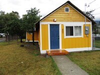 Building Photo - Cozy Cottage in Columbia Falls