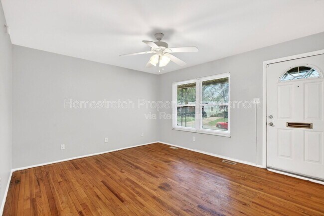 Building Photo - 10216 Royal Dr