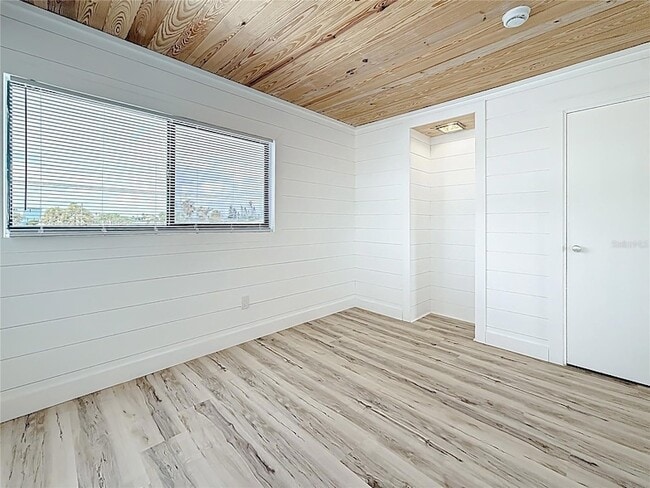 Building Photo - 497 Normandy Rd