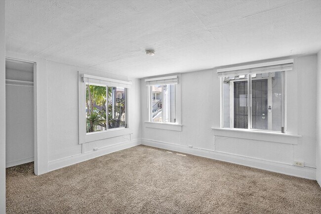 Building Photo - 531 Taylor Ave