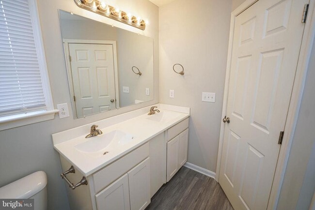 Building Photo - 2007 S Old Mill Dr