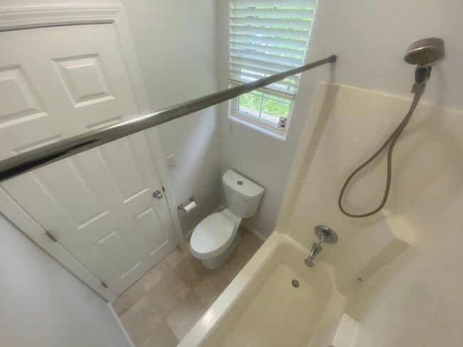 Building Photo - Beautiful & Spacious 3 Bedroom, 2.5 Bathroom Hayward Home – Prime Residential Location W Laundry,...