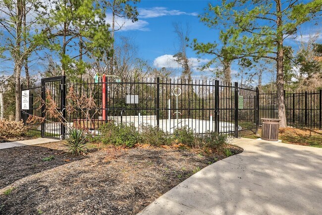 Building Photo - 1746 Cloister Dr