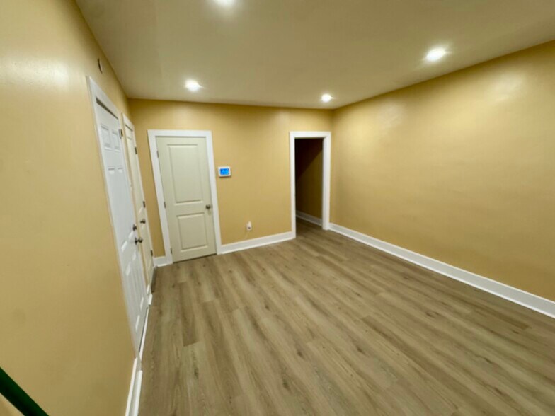 Building Photo - 4927 Wissahickon Ave