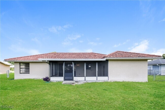 Building Photo - 108 Airview Ave