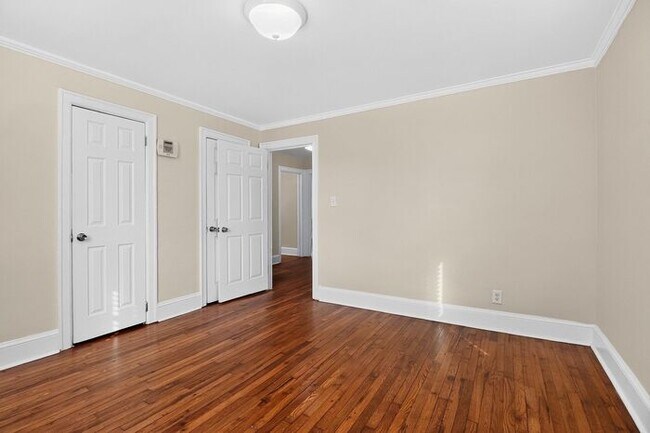 Building Photo - Charming 2BD/1BA Home Near Lakewood Park!