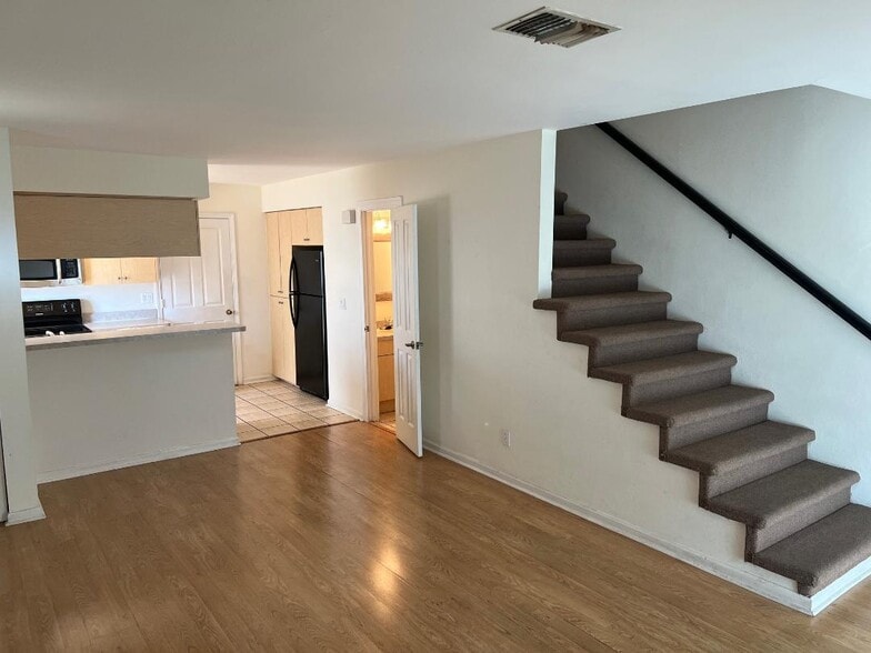 Building Photo - 12325 Villager Ct