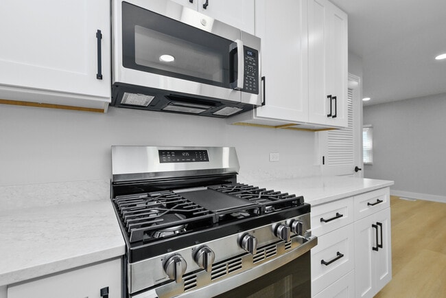 Building Photo - 7800 W Kingston Dr